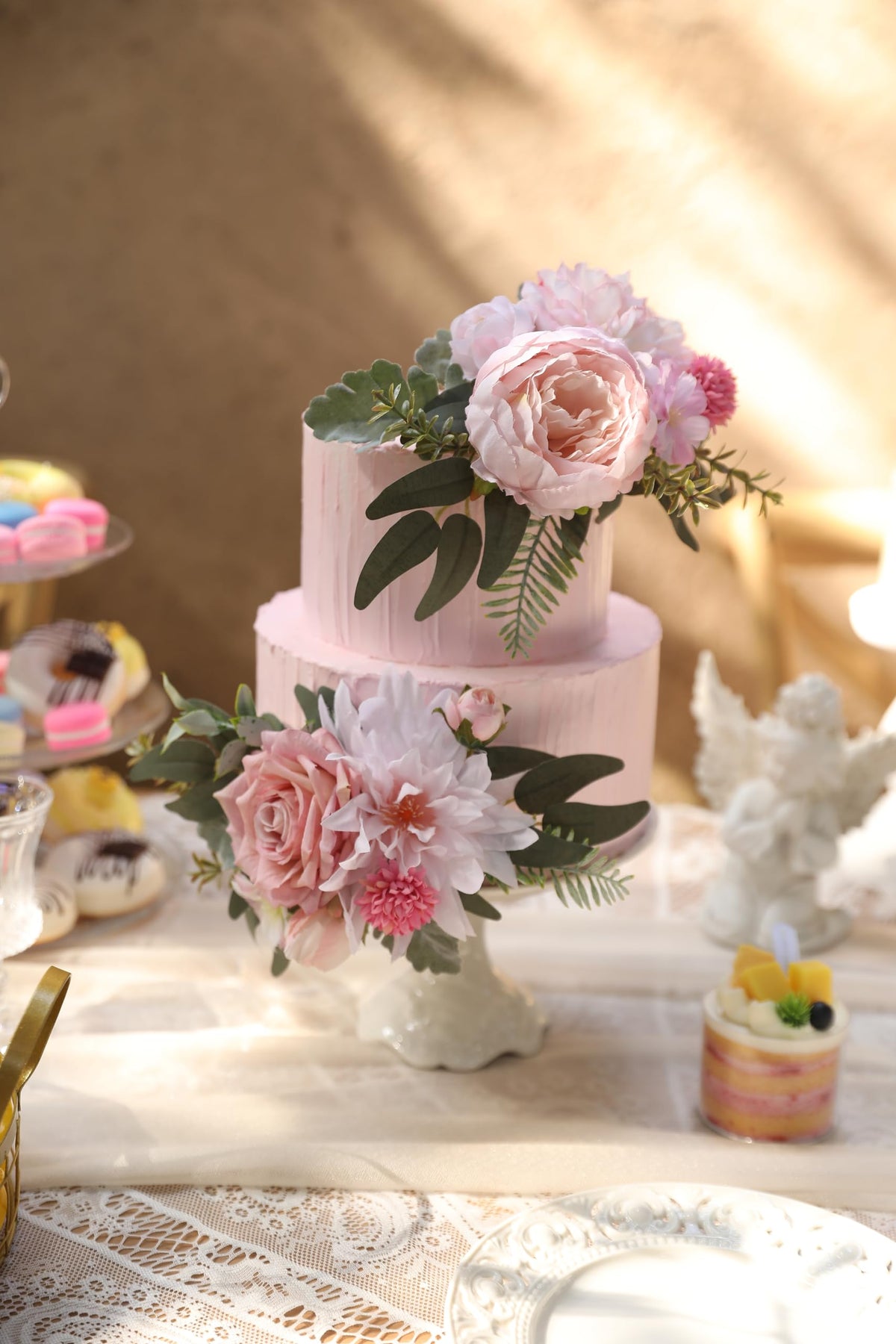 Serra Flora light pink lily topper brings soft, graceful accents to your cake.