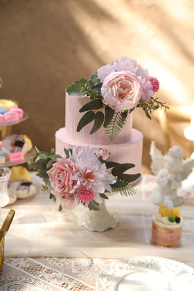 Serra Flora light pink lily topper brings soft, graceful accents to your cake.