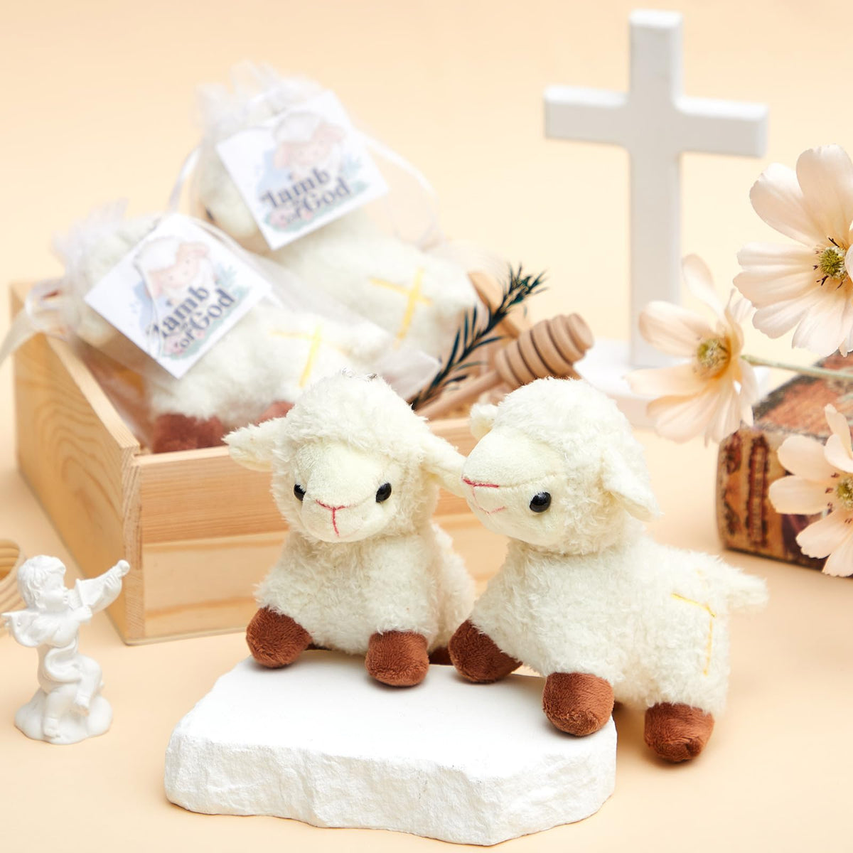 Shappy 12-pack sheep keychains for sharing with friends and family.