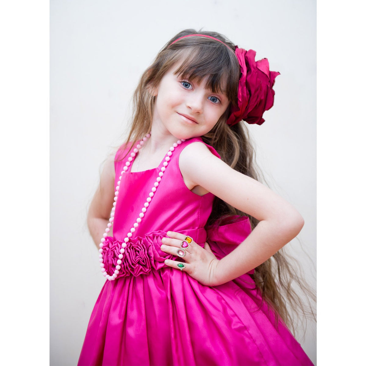 Shappy adjustable-fit rings suit most kids for versatile dress-up.