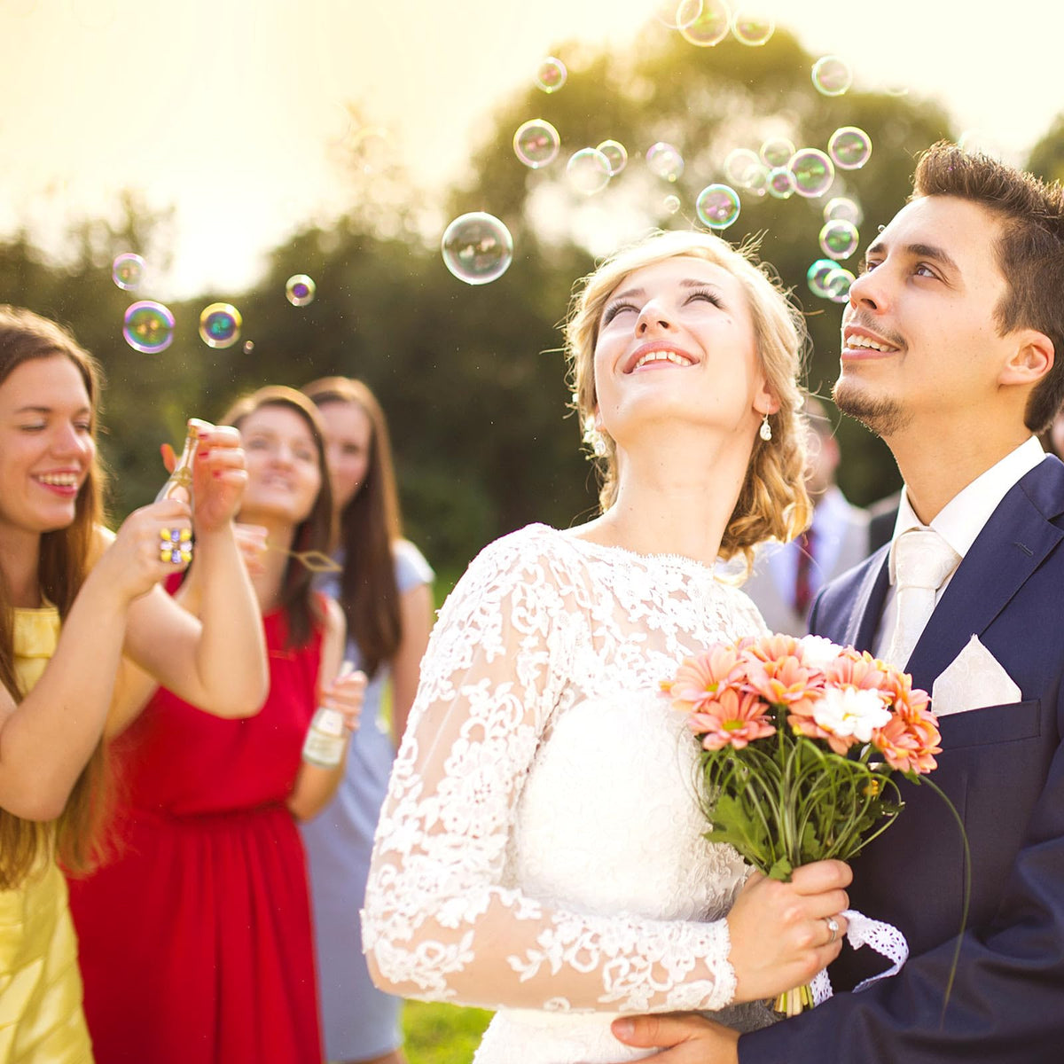 Shappy bubble wands with gold color enhance table decorations and celebrations.