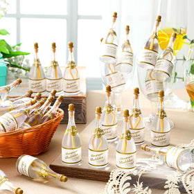 Shappy champagne-colored bubbles add elegance to ceremonies and photo moments.