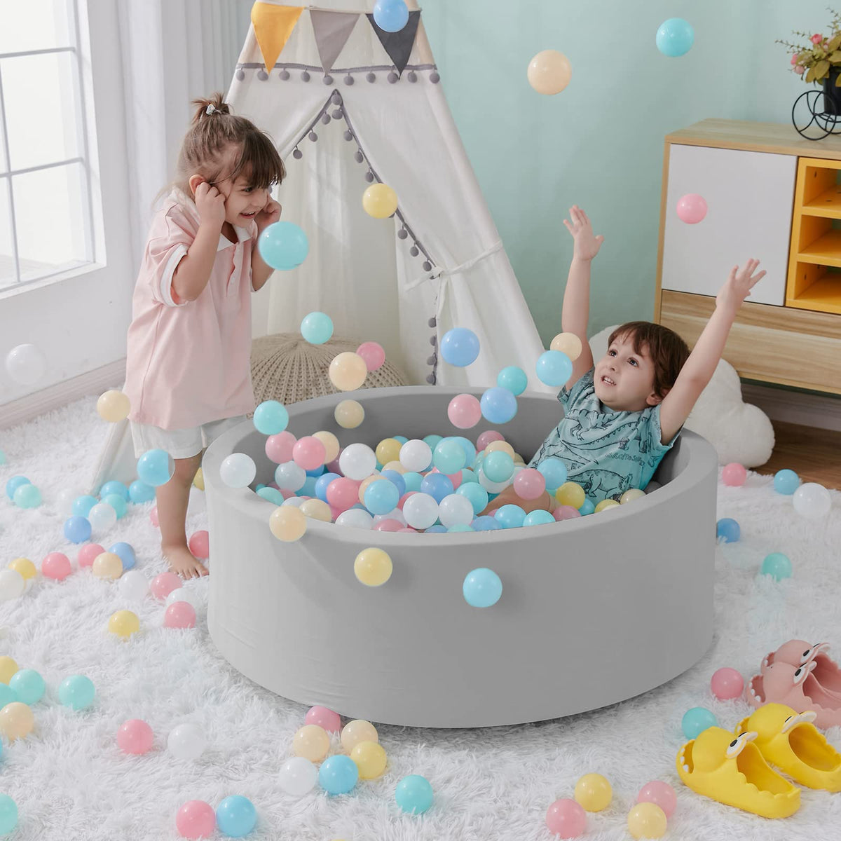 SHJADE ball pit suitable for indoor and outdoor play areas with supervision.