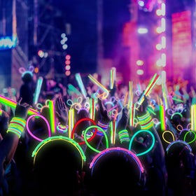 SHQDD bulk glow sticks suit holidays, camping, parties, and more.