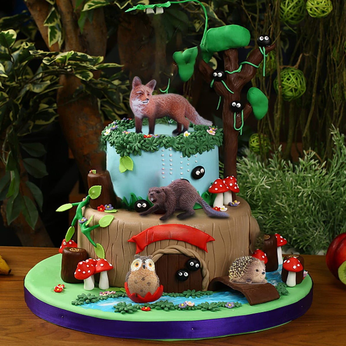 SIENON hedgehog miniature figure ideal for bath time play.