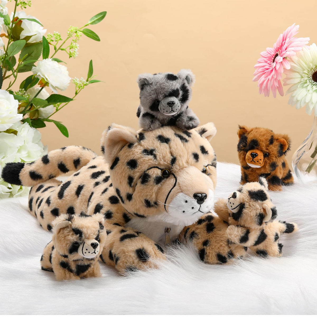 Silipull cheetah plush set makes a charming gift for kids