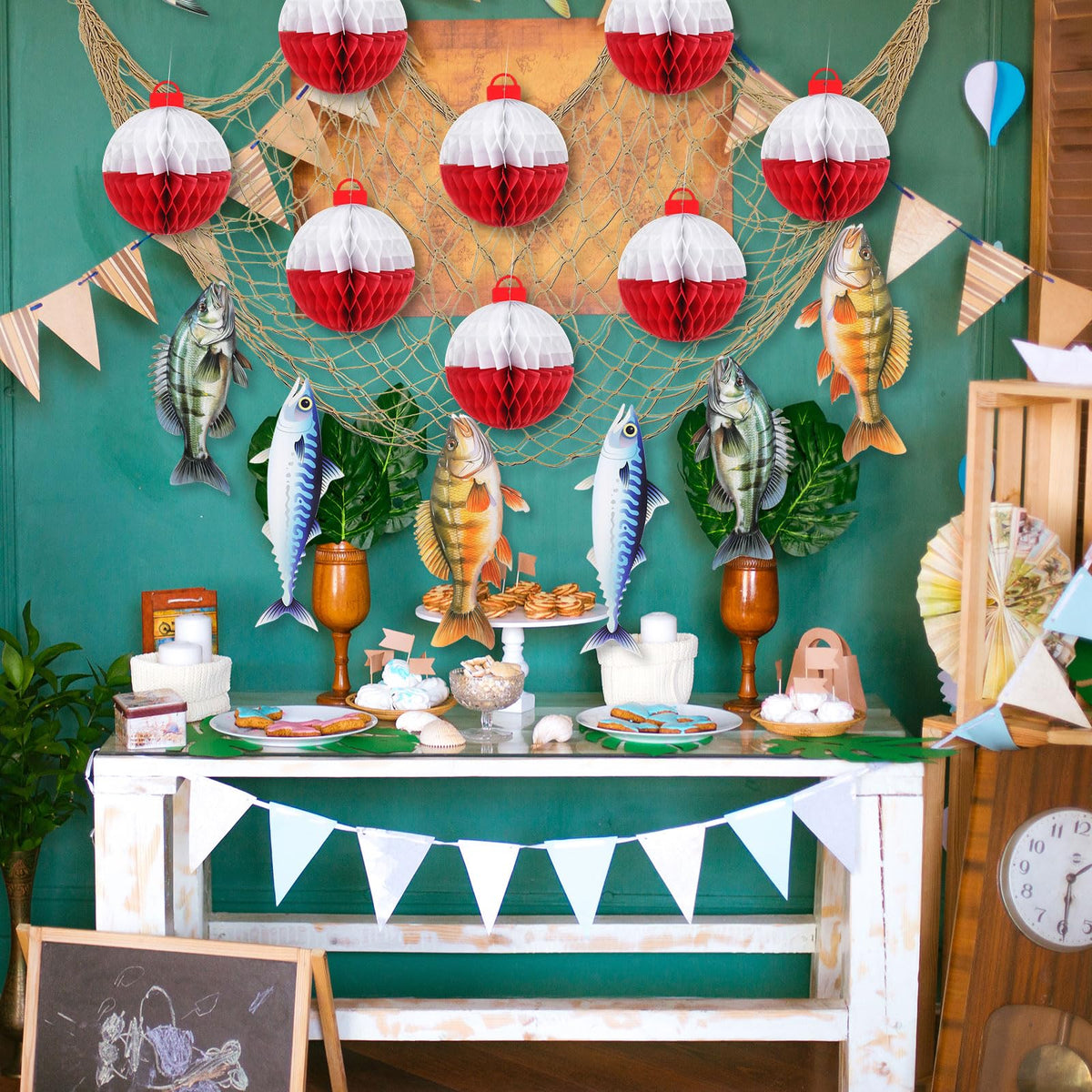 Silipull fishing-themed table decor creates cohesive party styling.