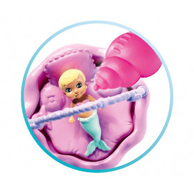Simba Steffi Love dress-up options encourage creativity and fashion play.