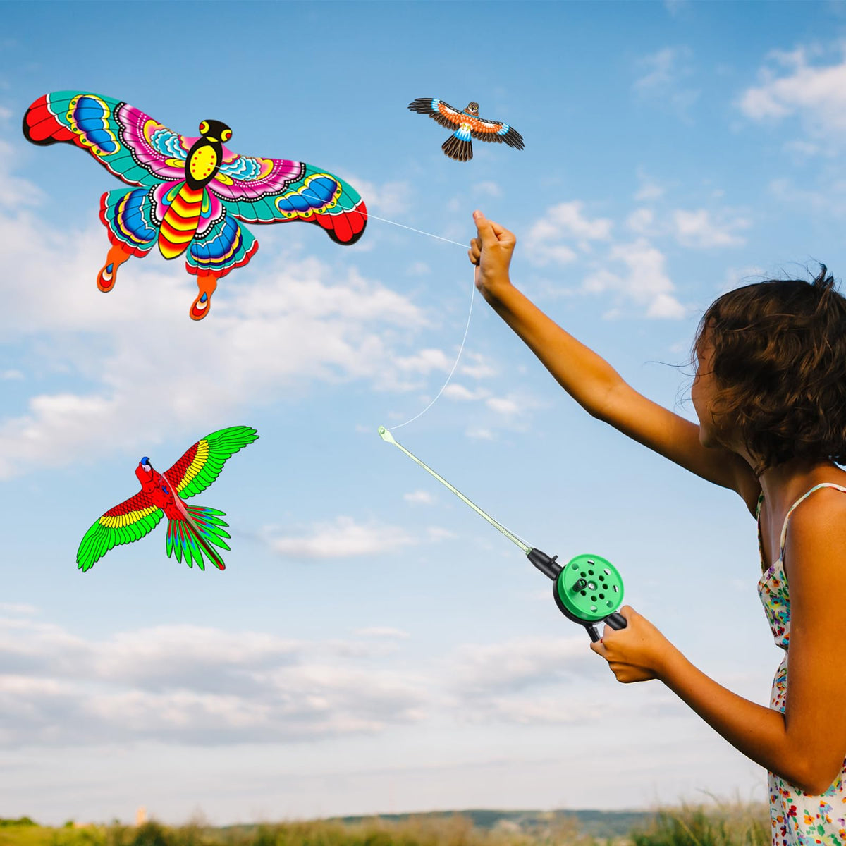 Simgoing eagle kite creates dramatic sky presence for teens.