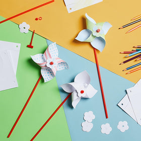 Simgoing 150-pcs pinwheels set supports safe, imaginative play.