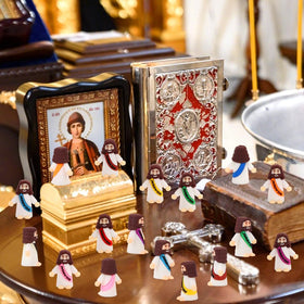 Siwarm Easter decoration option adds a warm religious touch to classrooms or homes
