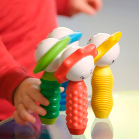 SmartMax First Sounds magnetic bars allow safe, intuitive building for toddlers.