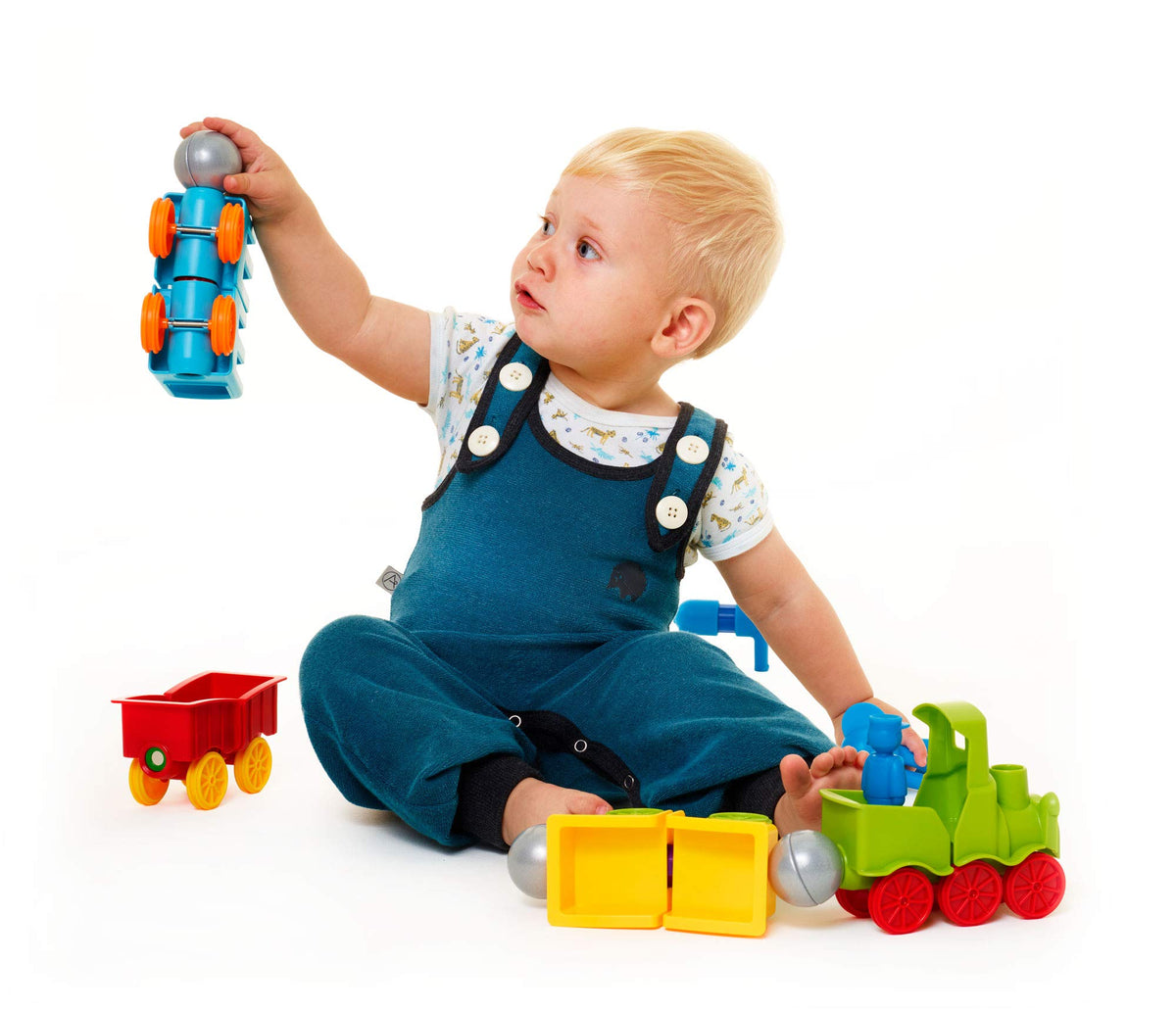 SmartMax My First Animal Train elephant figure encourages imaginative play with magnets.