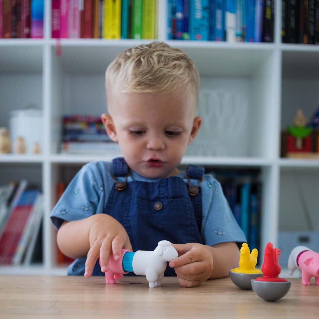 SmartMax My First Farm Animals magnetic bars enable simple safe construction for tiny hands.
