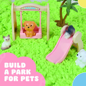 SMILESSKIDDO pet carrier and house support organized pretend play setups.