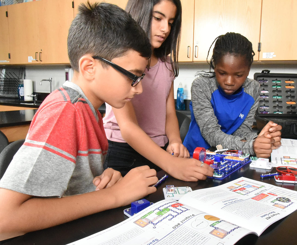 Snap Circuits Extreme SC-750R seven-segment display focus for digital projects