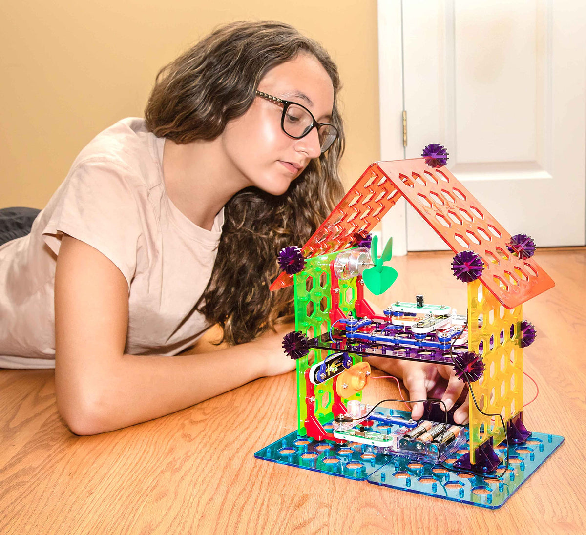 Snap Circuits My Home Electronics LED lamp demonstrates illumination in projects.