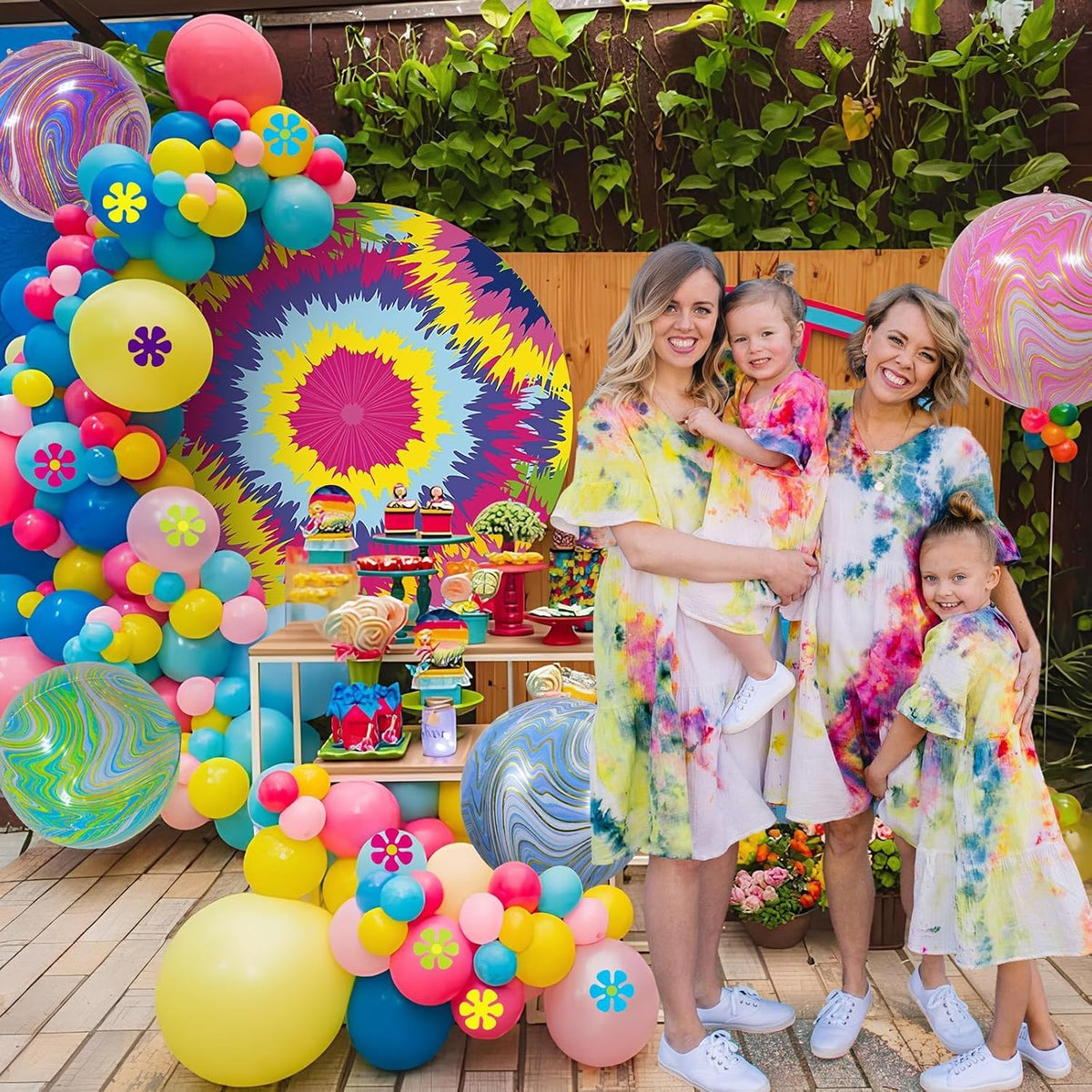 SNLN Durable materials keep the tie-dye vibe through the entire party.