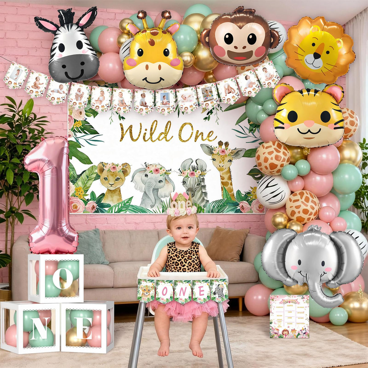SNLN tiger foil balloon adds a bold jungle accent to the party.