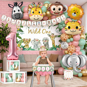 SNLN tiger foil balloon adds a bold jungle accent to the party.