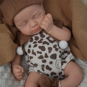 SOFTMARY hand-painted lashes and details for a lifelike look.