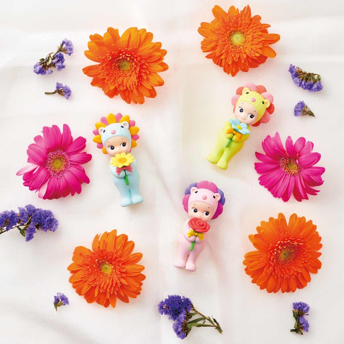 Sonny Angel Flower Gift Orange Daisy Lion adds playful charm to gifts