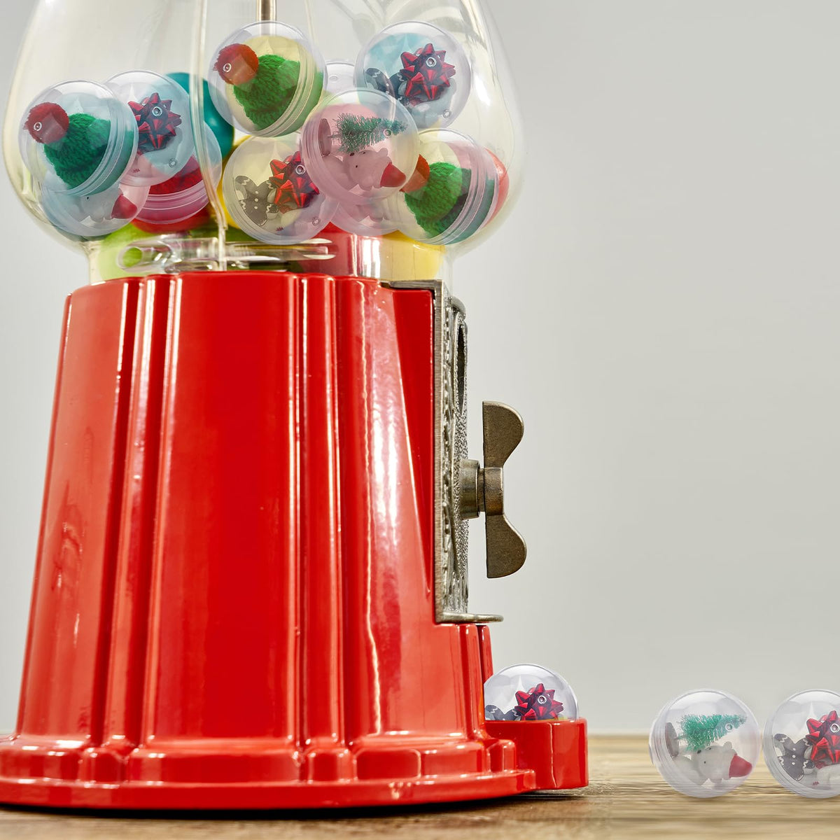 Sosation transparent capsules ideal for party favors and DIY decorations.