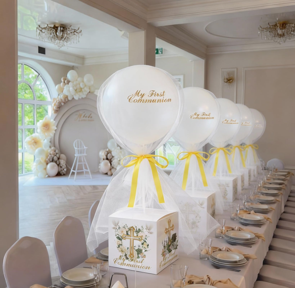 Soulchen 24-inch balloons on stands for festive table focal points