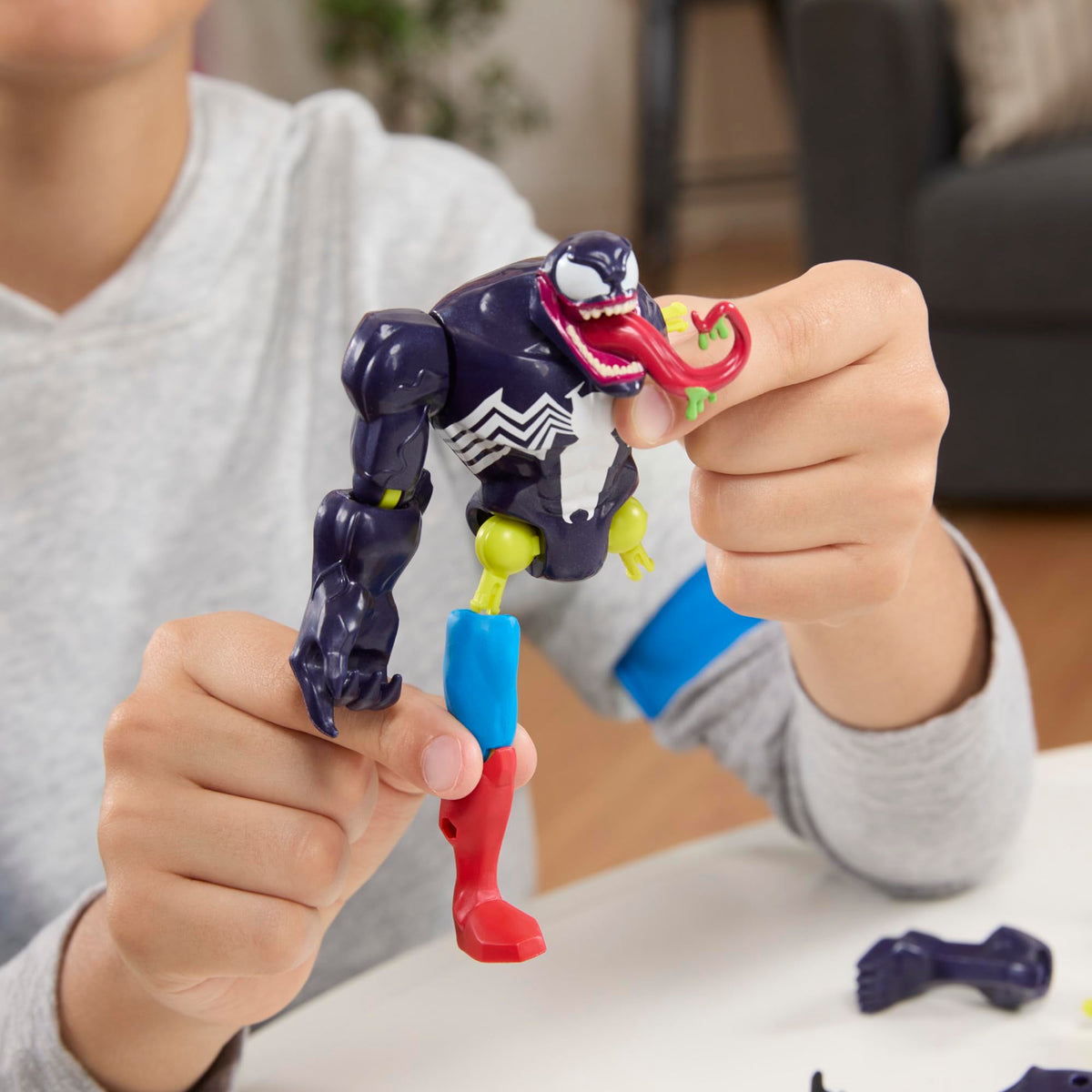 Stretchy symbiote heads for dramatic helmet swaps in Spider-Man MixMashers.