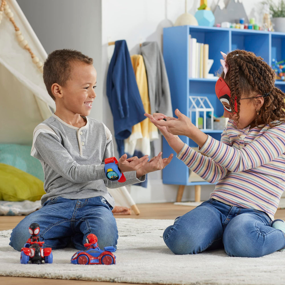 Spidey and his Amazing Friends imaginative play accessories for creative scenes.
