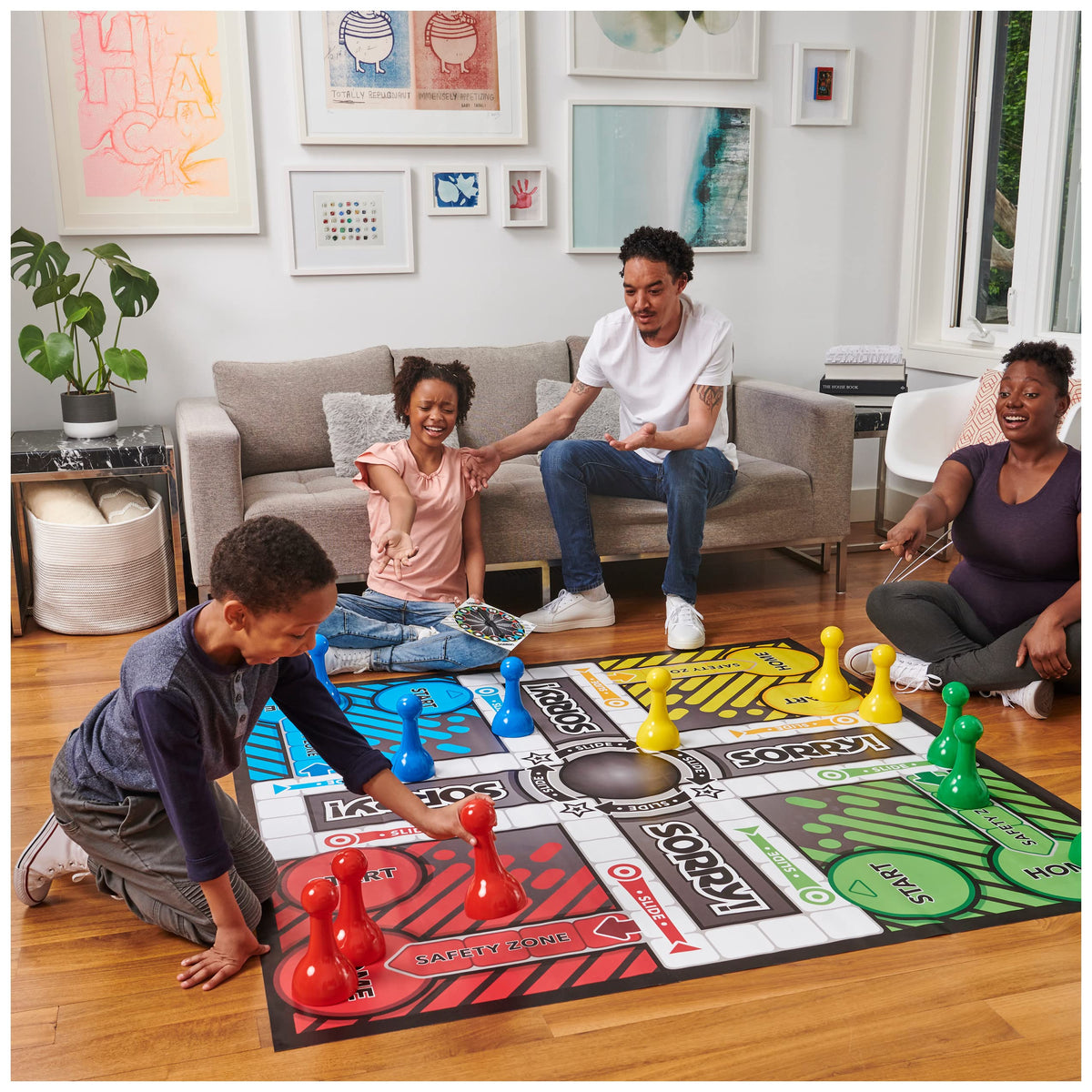 Spin Master Games Giant Sorry crowds of adults and kids playing together