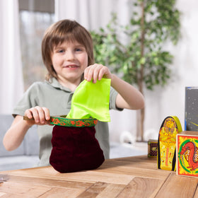 Spin Master Melissa and Doug deluxe wooden magic set offers the great escape trick for confidence-building play.