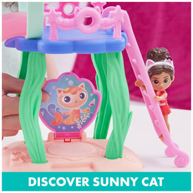 Spin Master opening clam reveals a surprise toy for added excitement.
