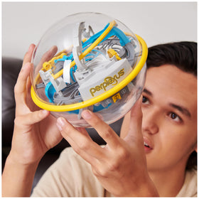 Spin Master Perplexus Beast multiple difficulty levels encourage ongoing challenge.