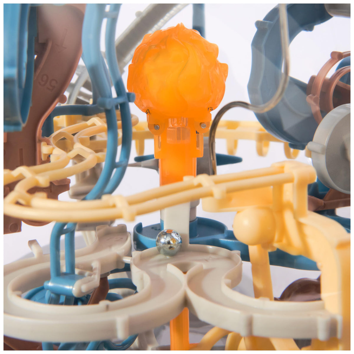Spin Master Perplexus Grogu reveal knob showcases the completed puzzle on the Mandalorian stand.