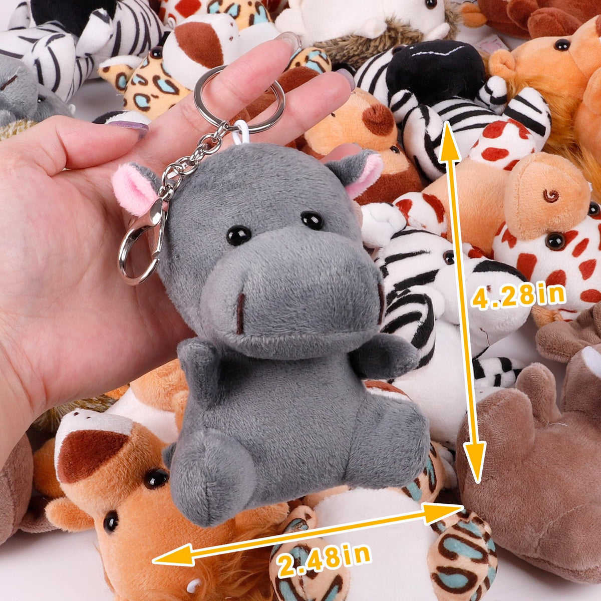 Spoilu giraffe mini plush—tall cute accent for desks and classroom displays.
