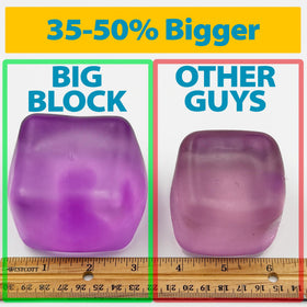 Squeez'M cube on a desk for quick focus breaks