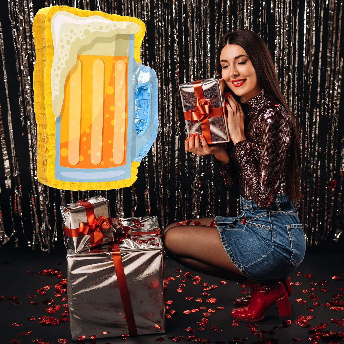 Sratte Beer Pinata made from sturdy cardboard and plastic for durable décor.