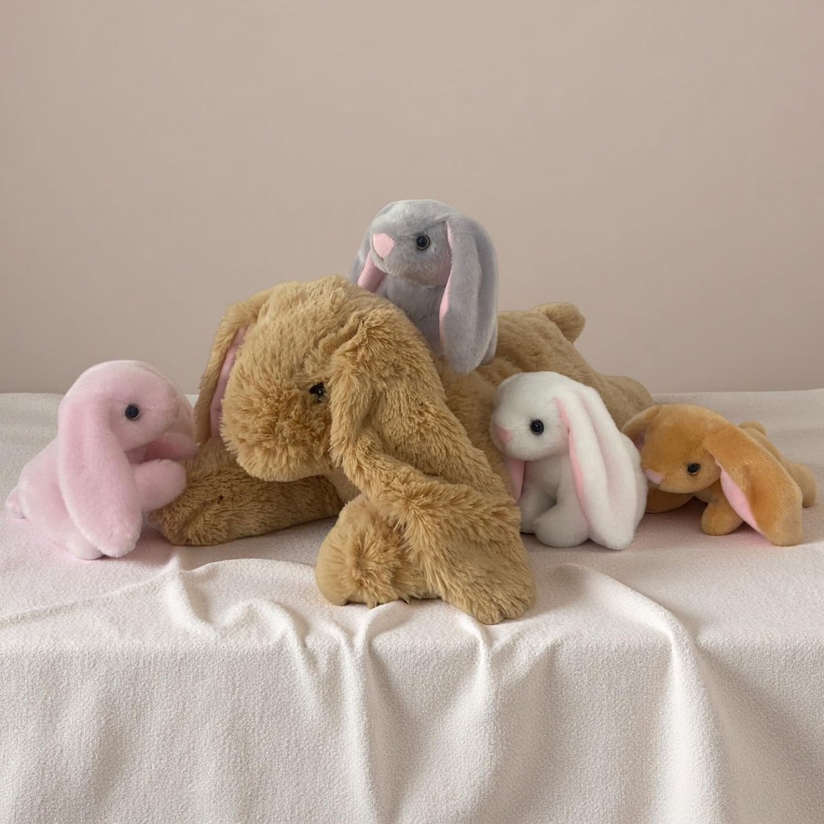 Sratte bunny plush gift-ready set for birthdays.