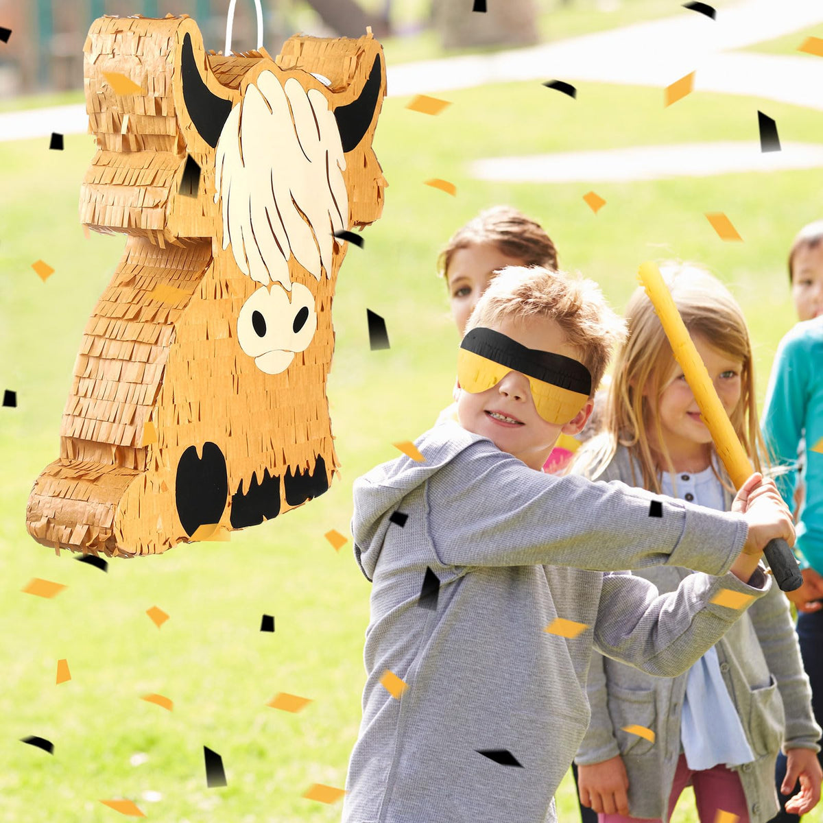 Sratte Highland Cow pinata blindfold setup for a playful game.