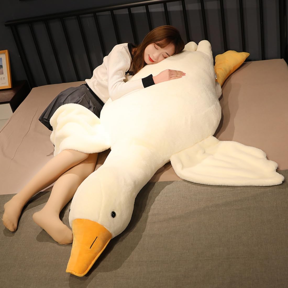 Srutirbo giant goose plush front view for cozy snuggles and decor.