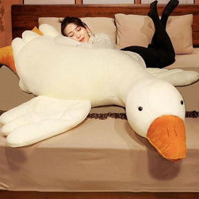 Srutirbo giant white goose plush 63-inch hug pillow, ideal for all ages.