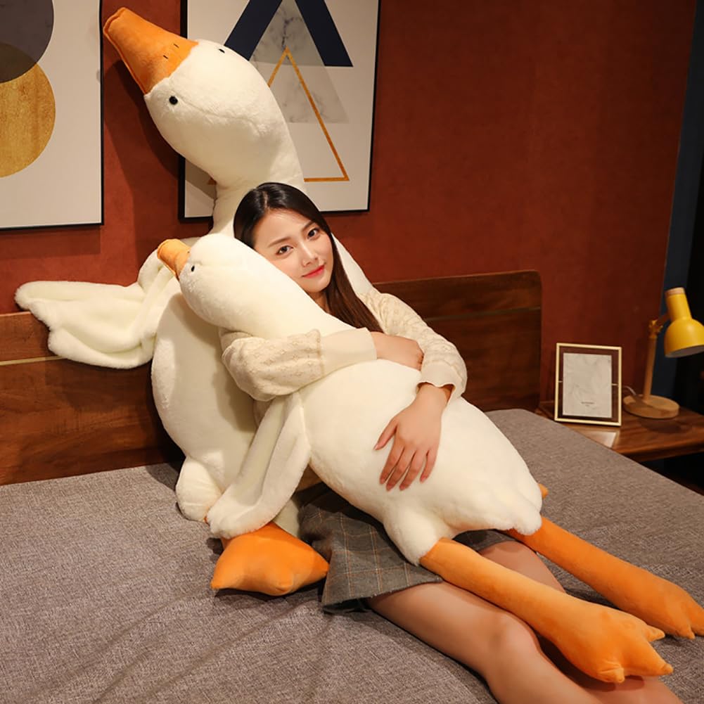 Srutirbo giant goose plush face and hug demonstrates friendly expression