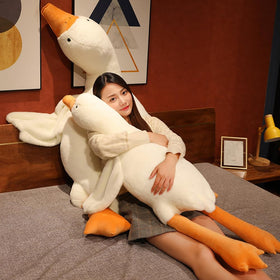 Srutirbo plush zipper on abdomen enables easy washing and refilling.