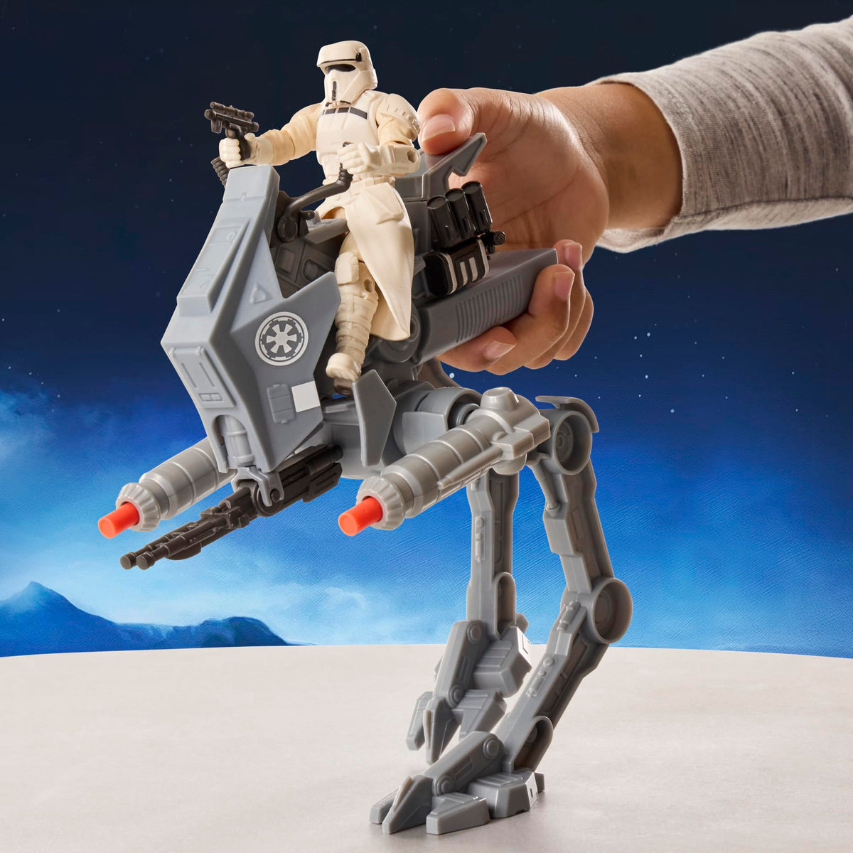 STAR WARS ACTIONVERSE RT Vehicle with figures enables interactive play scenarios.