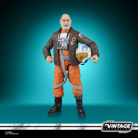 STAR WARS Carson Teva includes two accessories for versatile display