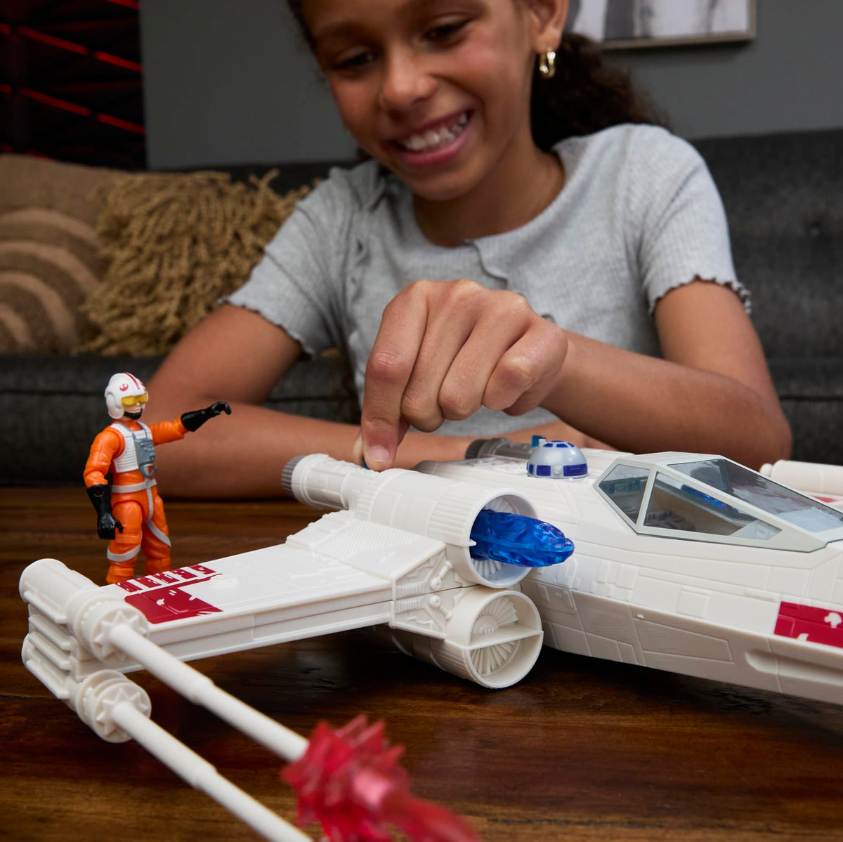 Star Wars Epic World of Action ship showing 14-inch scale and features