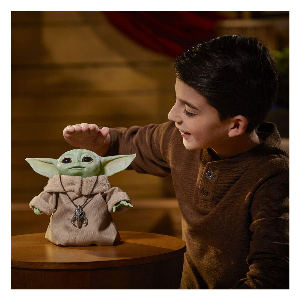 STAR WARS The Child animatronic edition eyes open close for dynamic reactions.