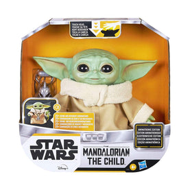 STAR WARS The Child animatronic edition removable pendant enhances dress-up play.