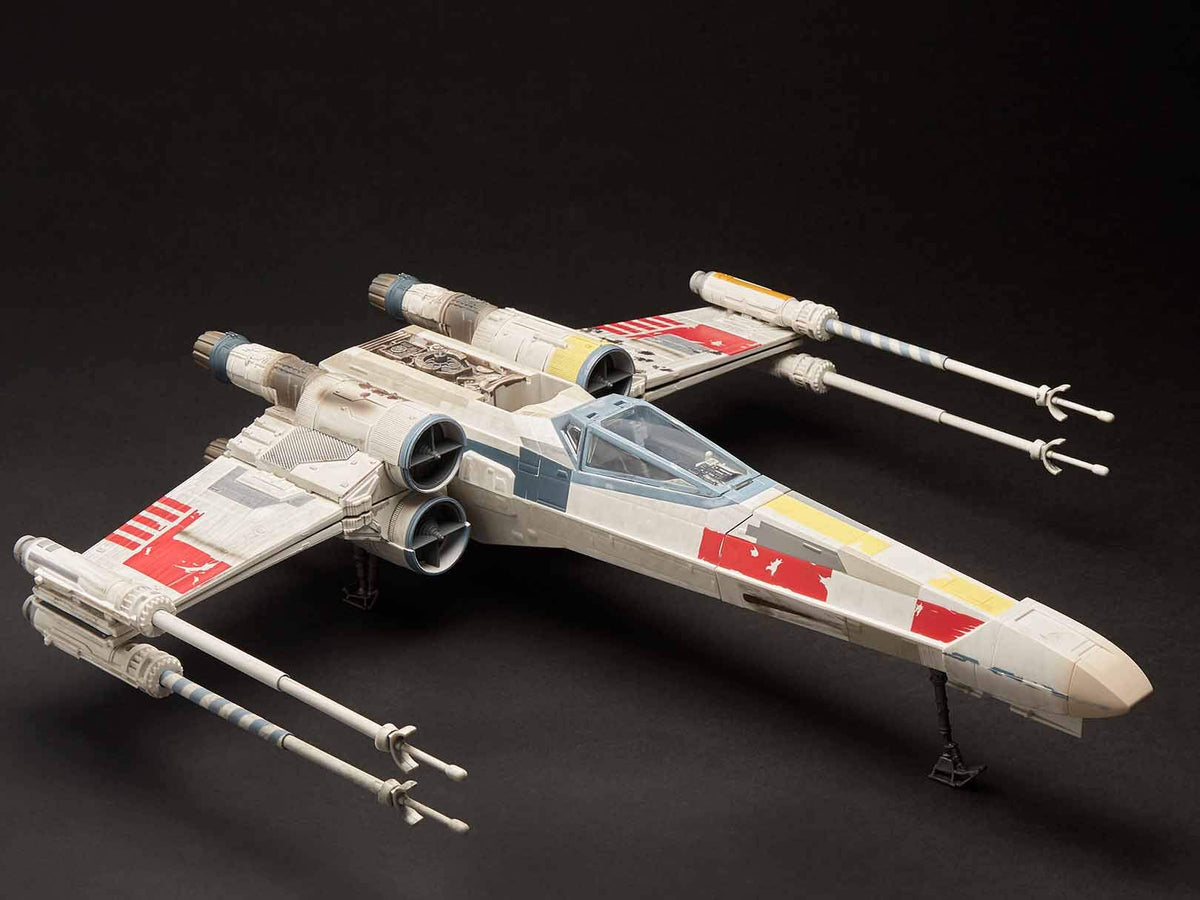 Star Wars The Vintage Collection Luke Skywalker Red 5 X-wing with wings open, dynamic display